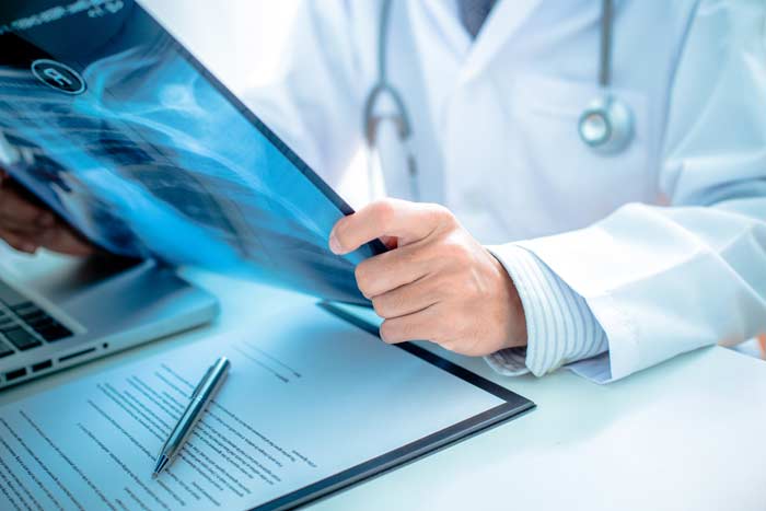 ORTHOPEDIC-SURGERY-EXPERT-WITNESS-AdobeStock_79436111-2